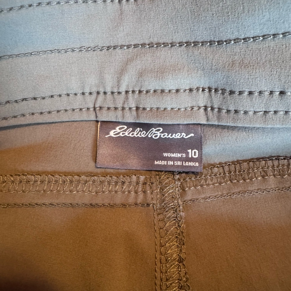 Eddie Bauer Olive Green Women’s Cargo Shorts - Picture 2 of 4